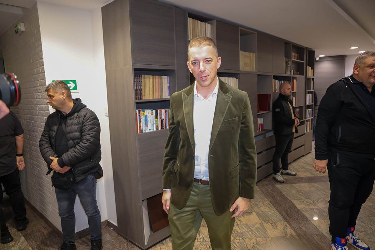 Srpska napredna stranka 6.jpg