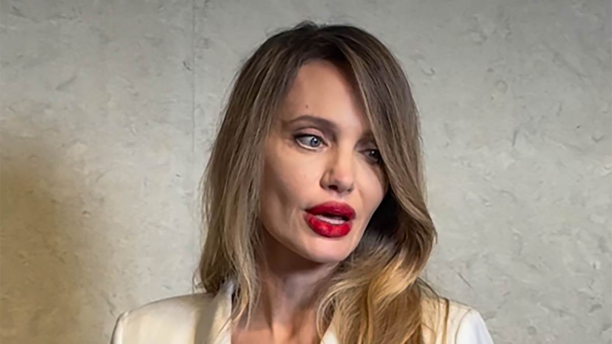 Anđelina Džoli naslovna