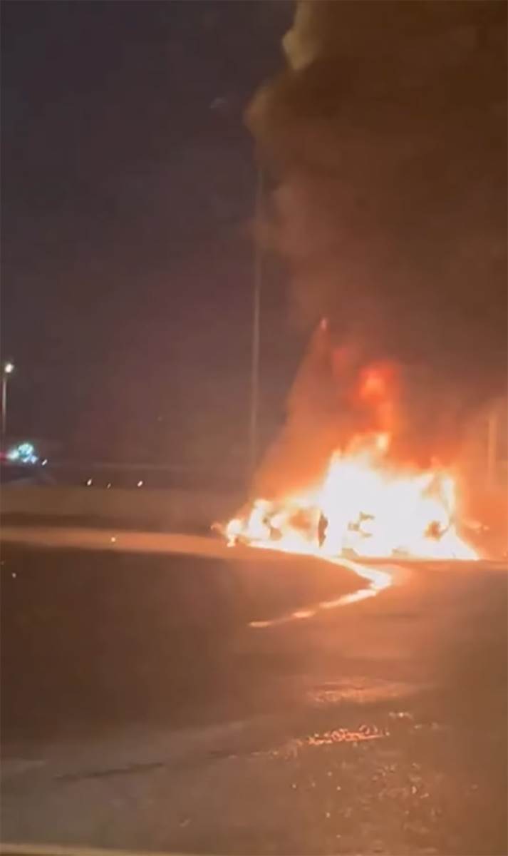 Izgoreo automobil na Mostu na Adi (3).jpg