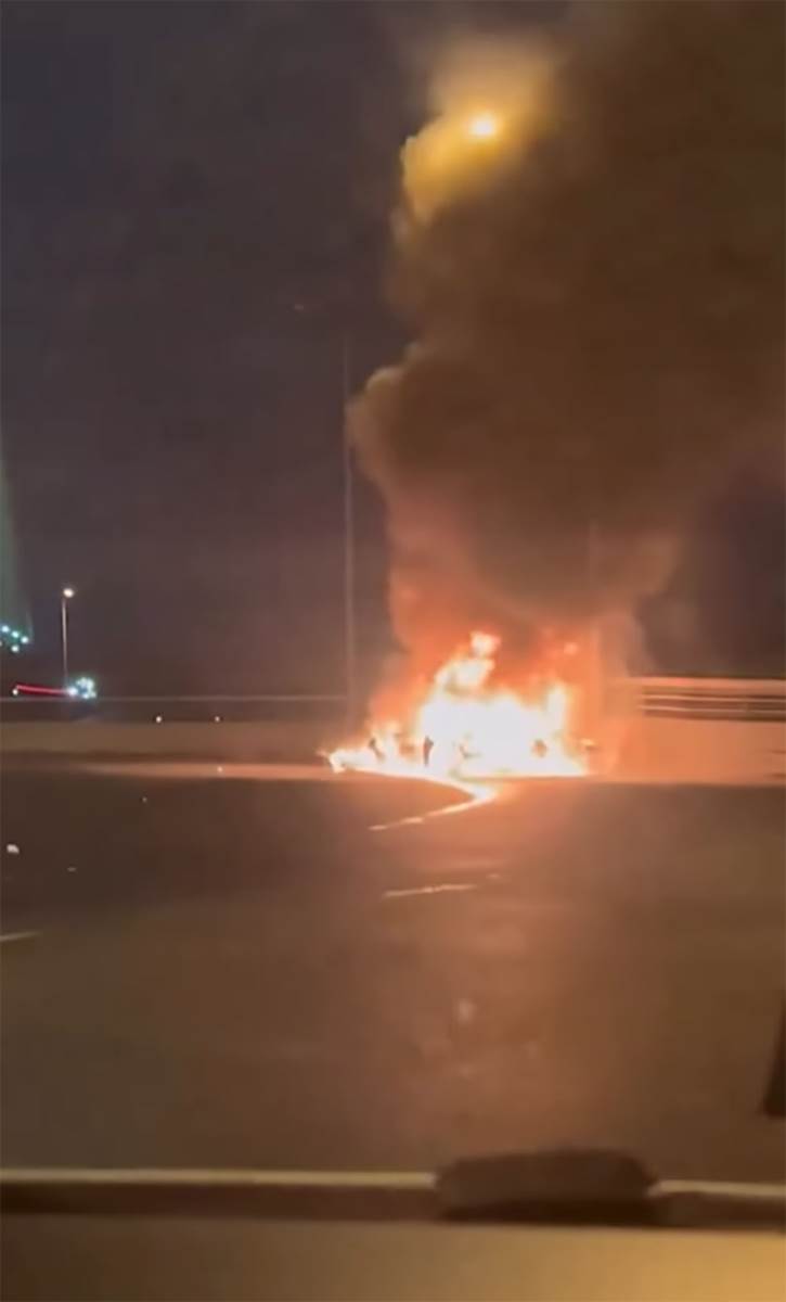 Izgoreo automobil na Mostu na Adi (5).jpg