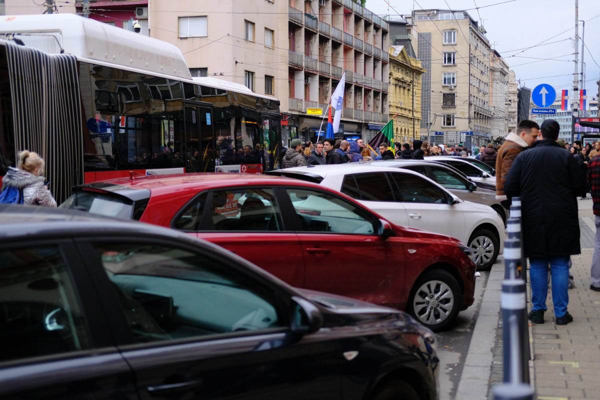 Protest ispred Rektorata (3).jpg