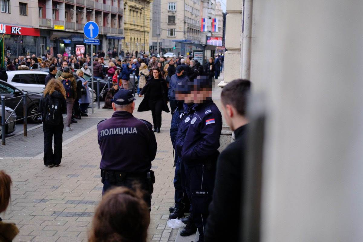 Protest ispred Rektorata (7).jpg