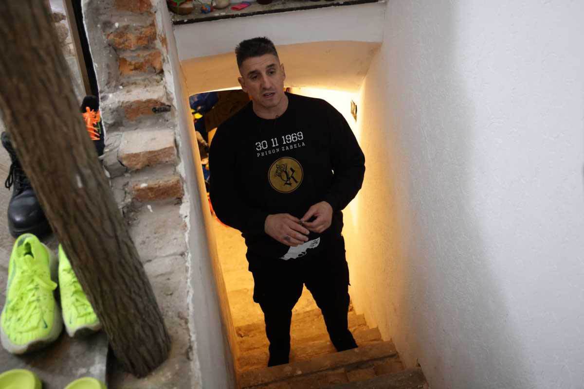 Ovako izgleda kuća Stele Savić za koju se bori Golubović: Stavio katanac, "uložio sam 58.000 € u nju, idem do kraja"