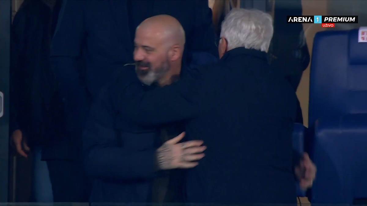 Dejan Stanković i Peđa Mijatović na meču Srbija - Saudijska Arabija (1).jpg