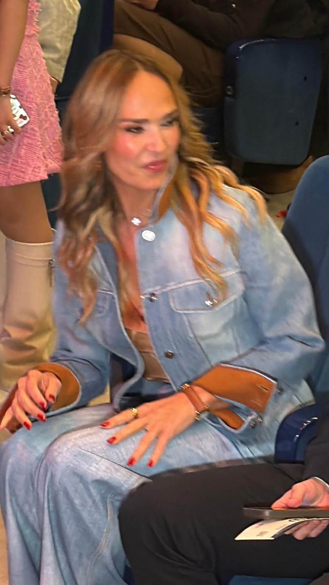 Marijana Mateus u prvom redu Sve oči uprte u poznatu Srpkinju na koncertu Jakova Jozinovica (2).jpg