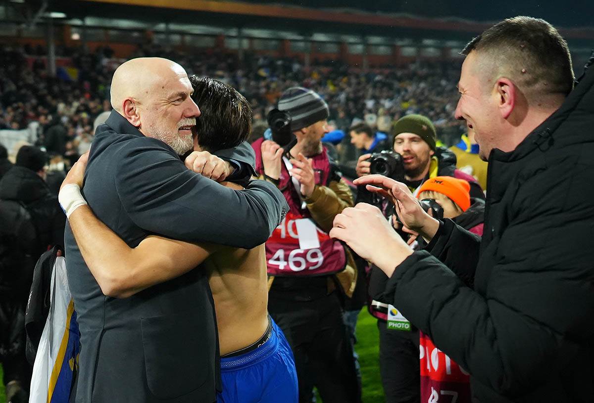 Sergej Barbarez slavi istorijsku pobedu BiH protiv Italije