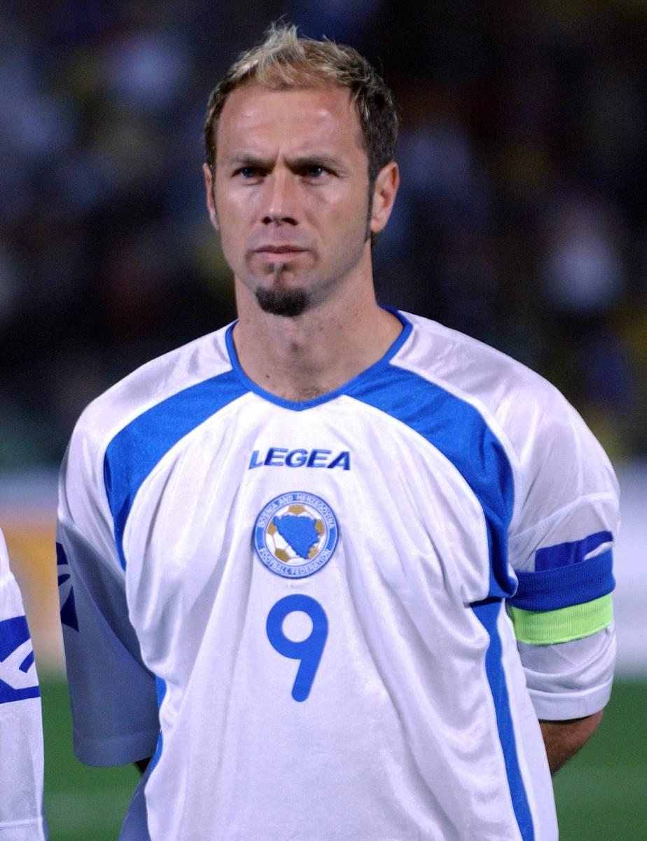 Sergej Barbarez sluša himnu BiH na Marakani