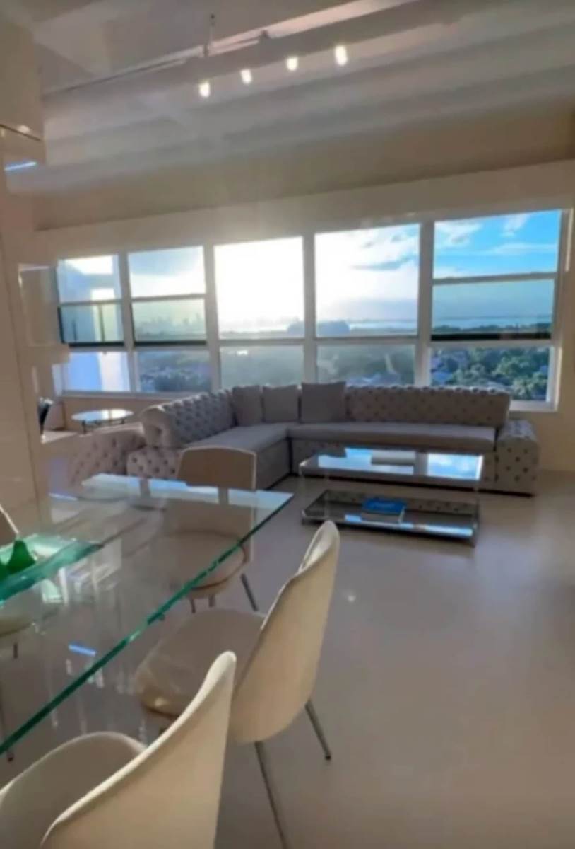 Zavirite u luksuzni stan Stanije Dobrojević u Majamiju: Sav je u staklu, ima pogled direktno na plažu