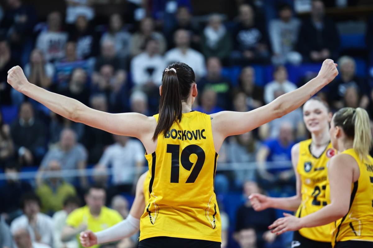 Tijana Bošković slavi postignut poen za Vakifbank