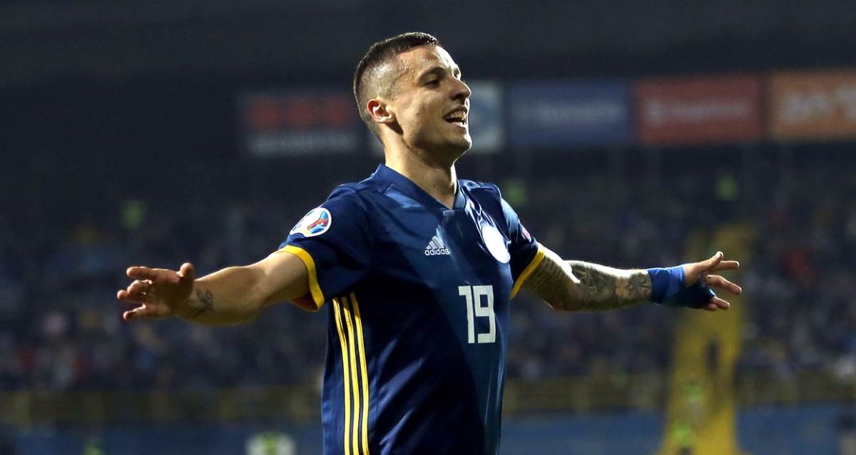 Rade Krunić slavi gol za reprezentaciju BiH