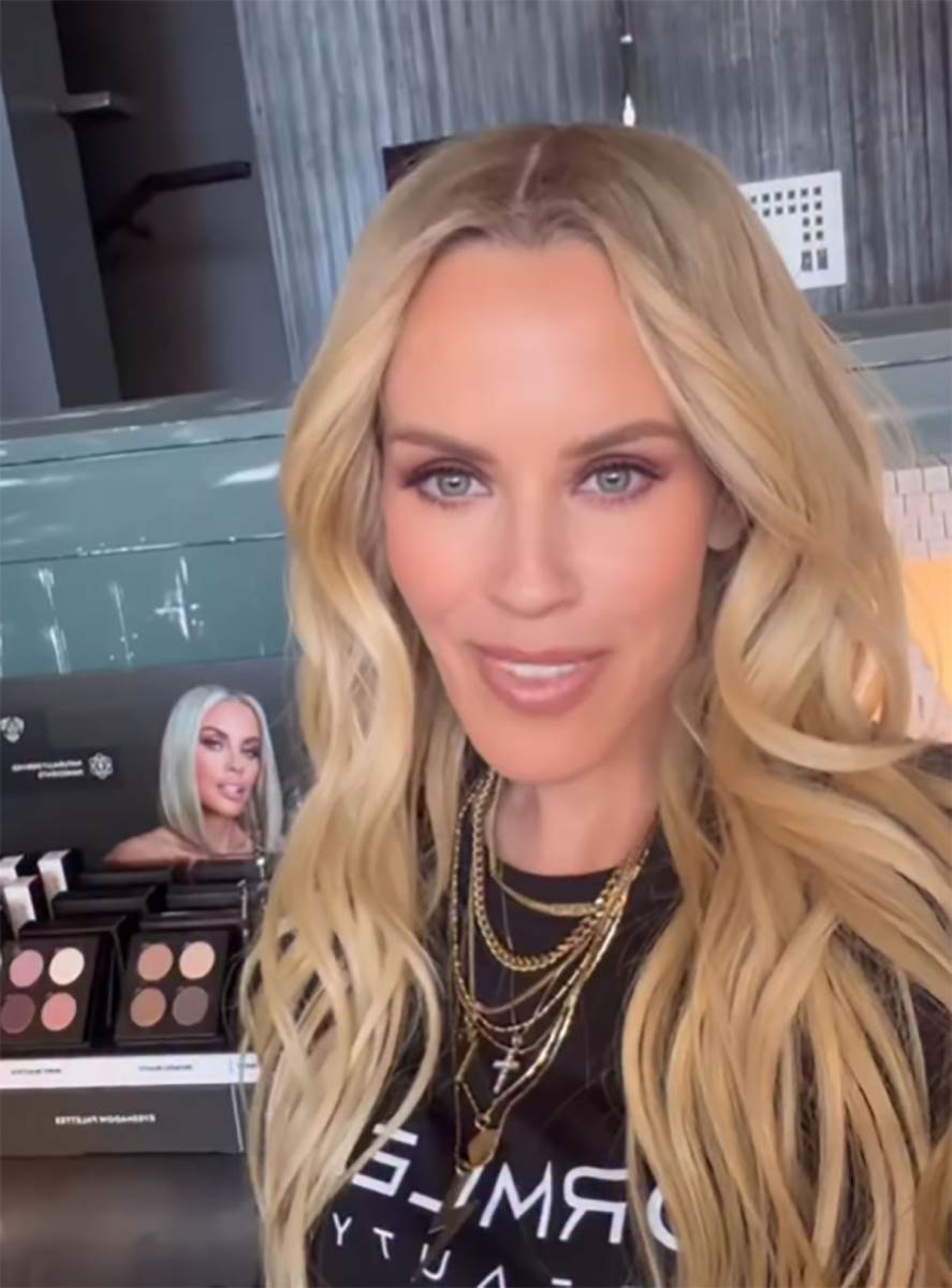 Dženi Mekartni (1).jpg