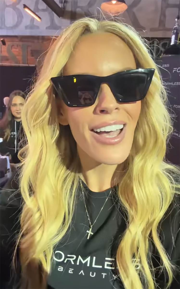 Dženi Mekartni (2).jpg