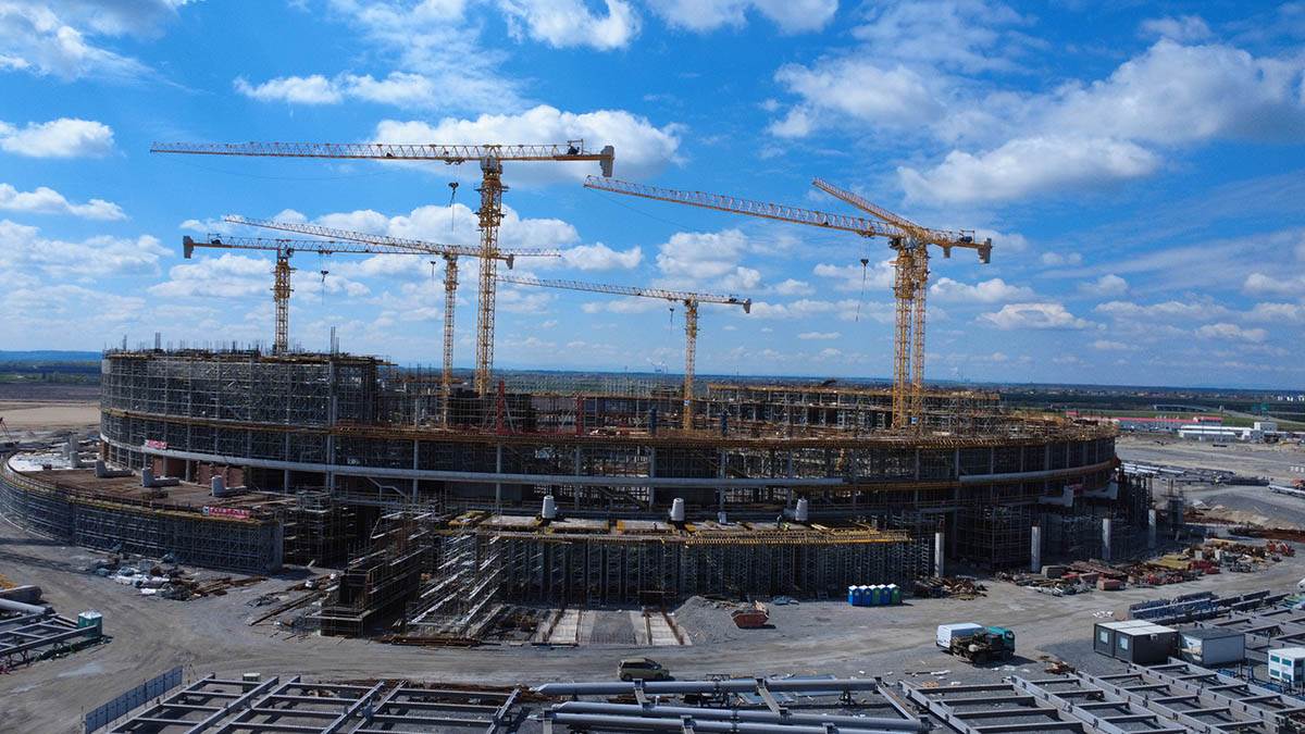 nacionalni stadion u  Surčinu (3).jpg