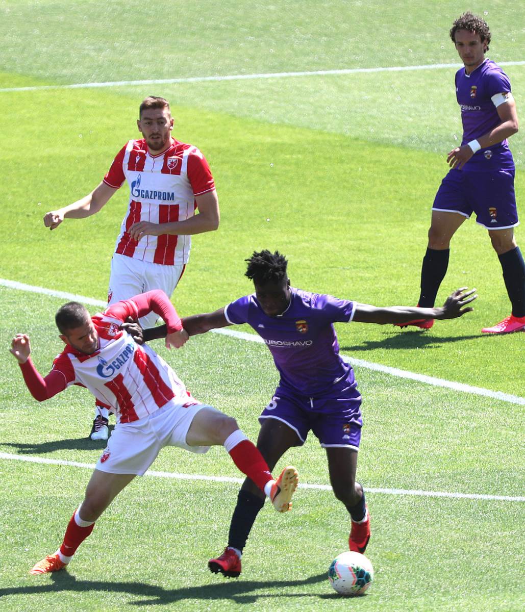 Ričard Odada na utakmici Crvena zvezda Grafičar