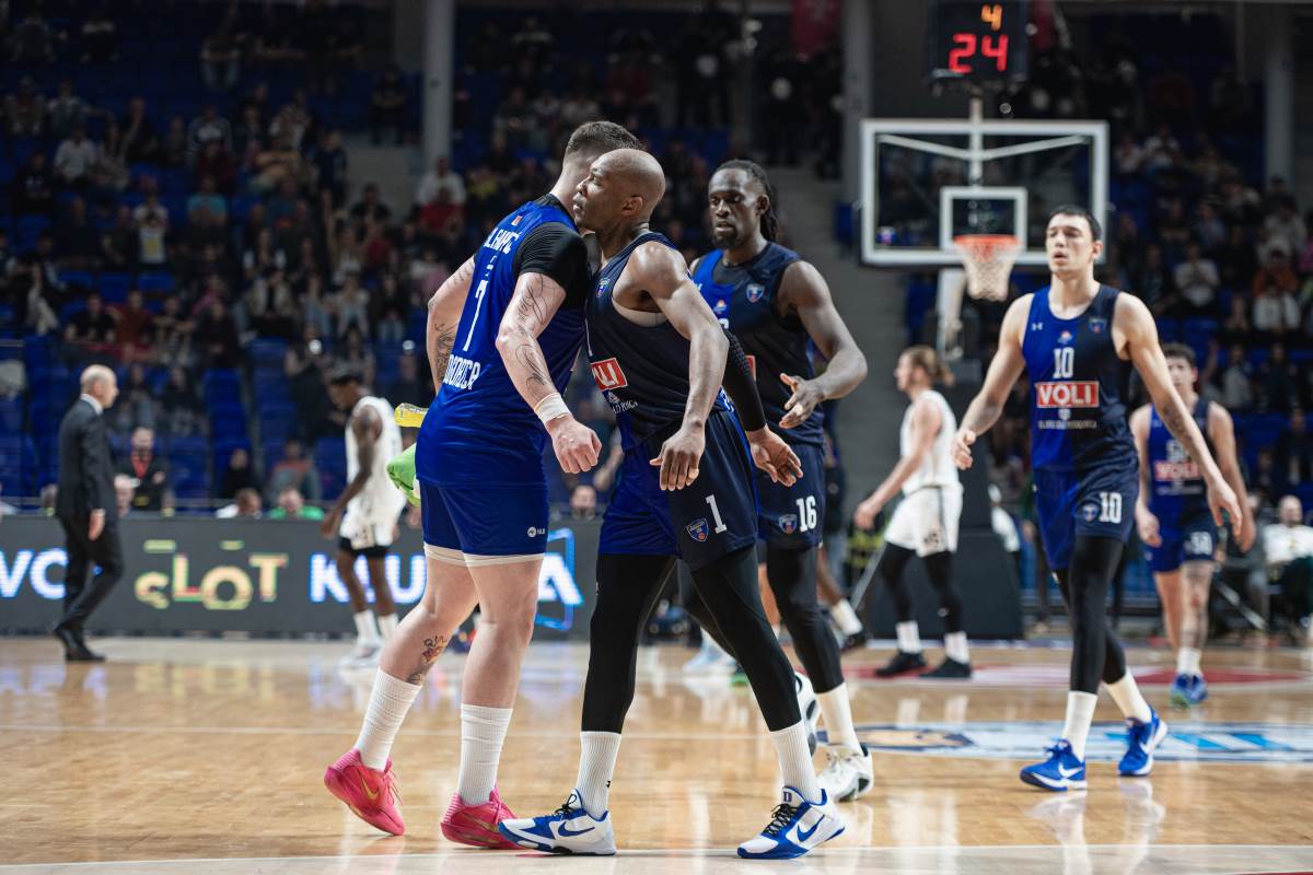 Rašid Sulejman slavi koš na utakmici Budućnost Partizan