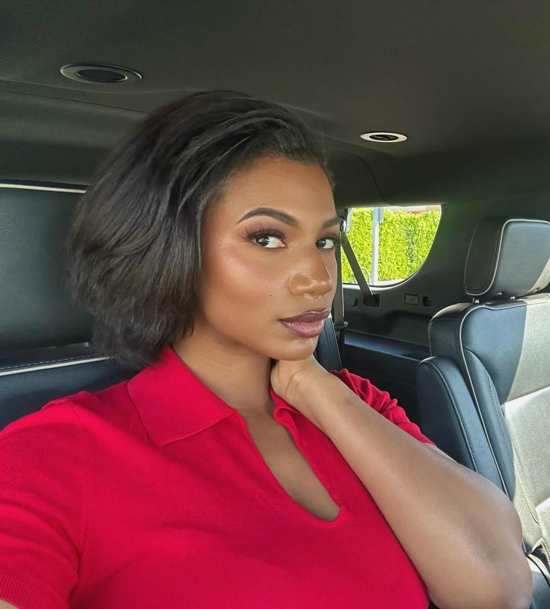 Najlepša NBA voditeljka Tejlor Ruks pozira u kolima