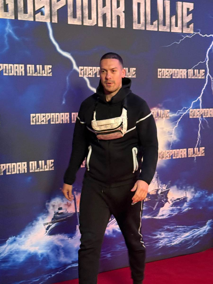 Baka Prase iznenadio sve na premijeri filma (4).jpg