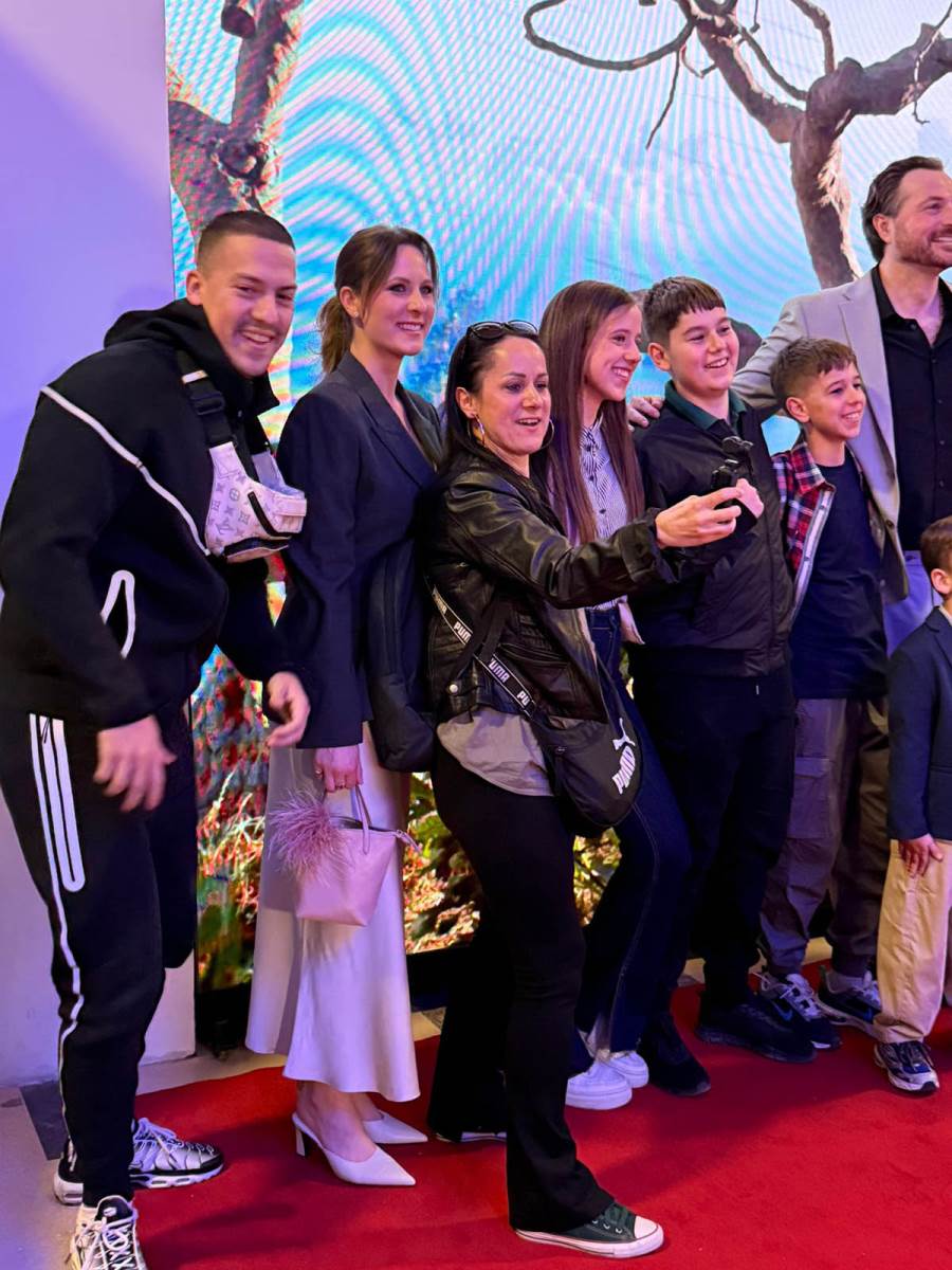 Baka Prase iznenadio sve na premijeri filma (7).jpg