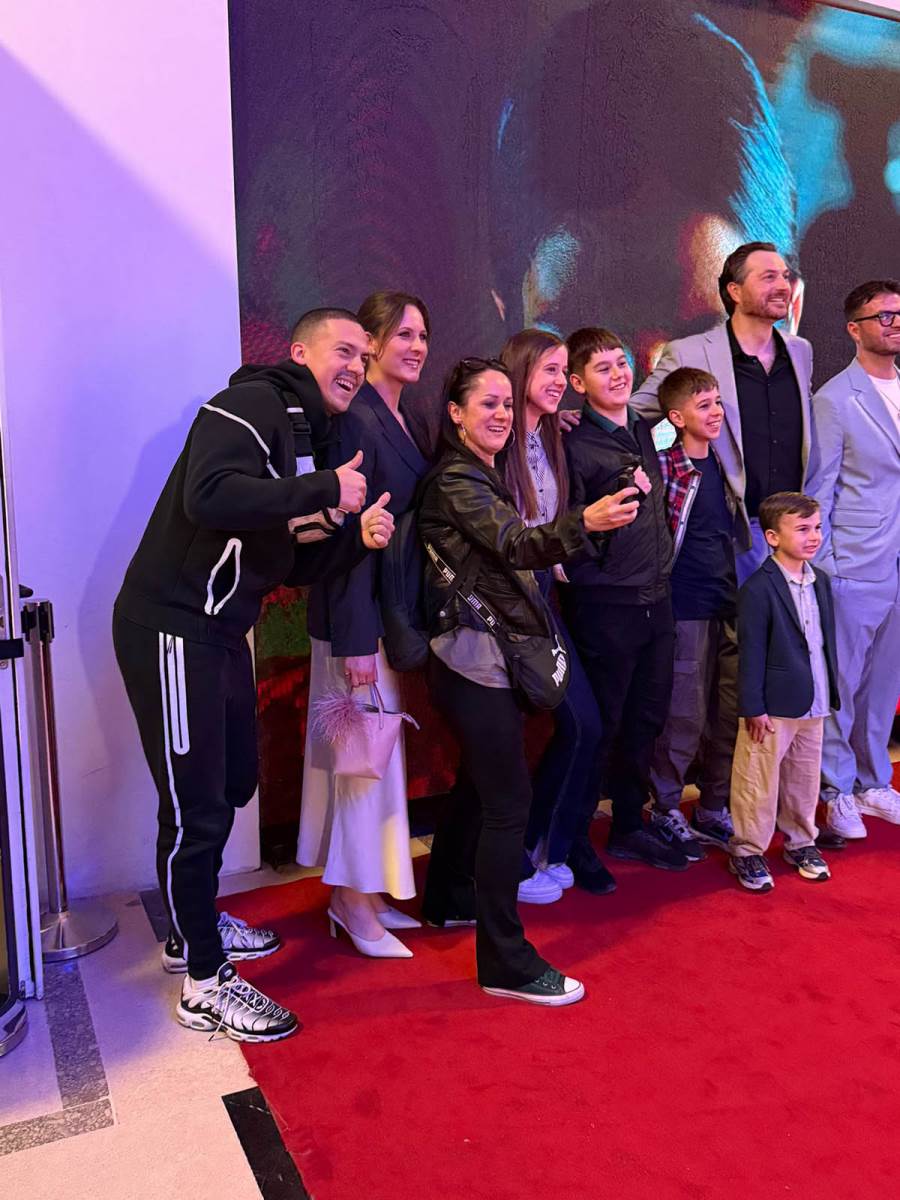 Baka Prase iznenadio sve na premijeri filma (1).jpg