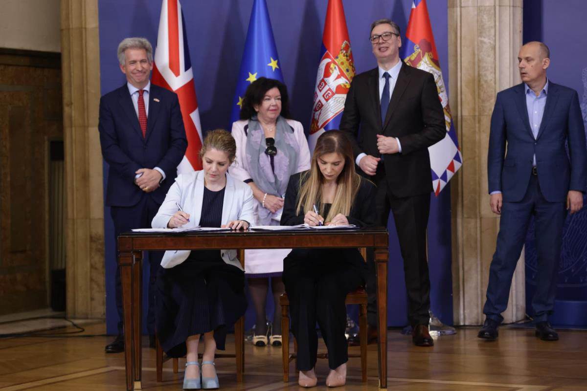 Potpisivanje ugovora RFZO i kompanije AstraZeneka (1).jpg