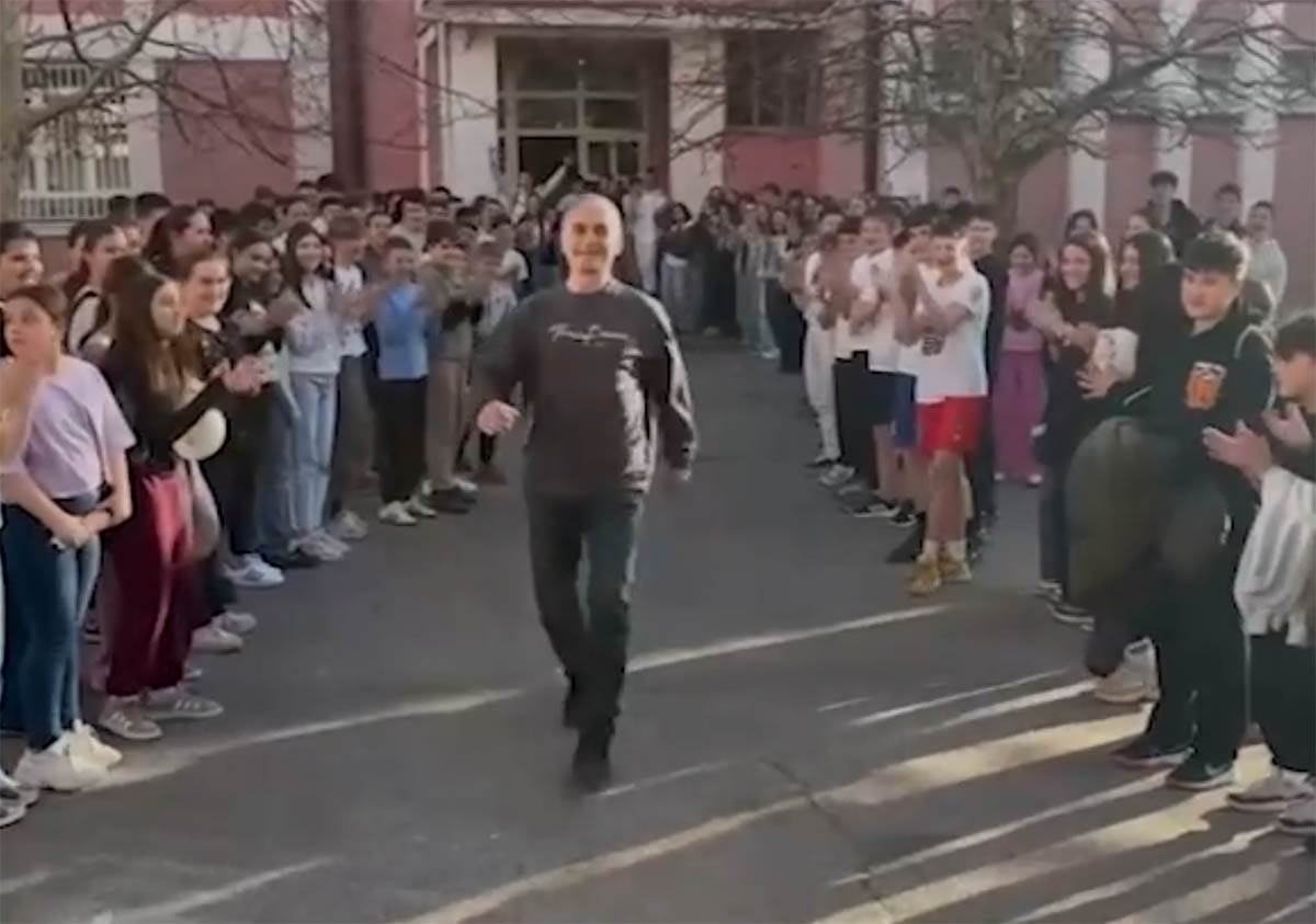 čačanski profesori ispraćeni u penziju (5).jpg