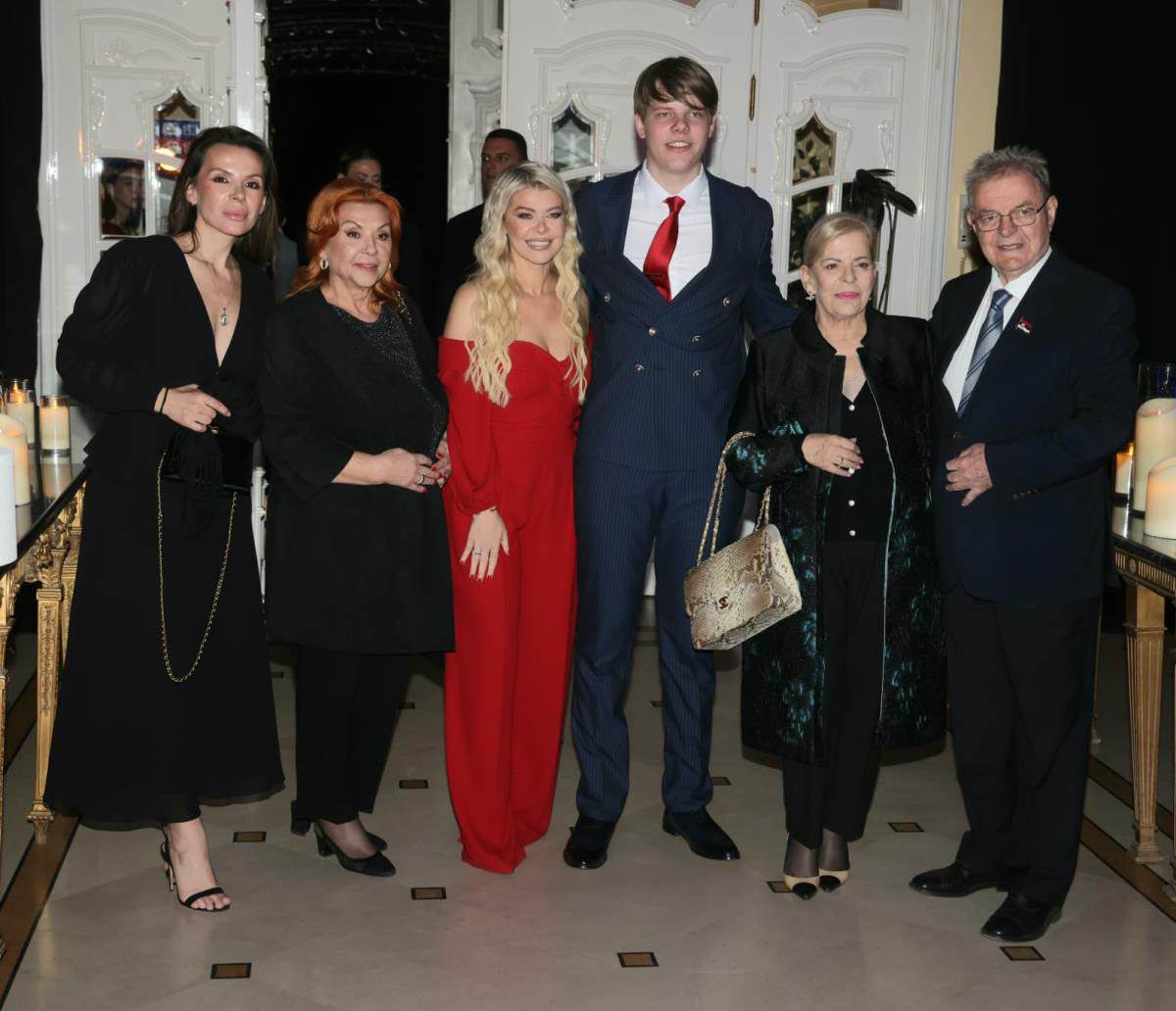 Danijela Karić proslavlja sinu 18. rođendan (2).jpg