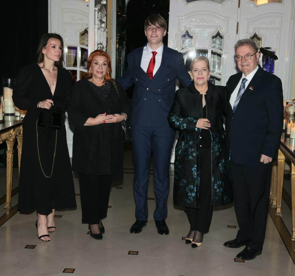 Danijela Karić proslavlja sinu 18. rođendan (7).jpg