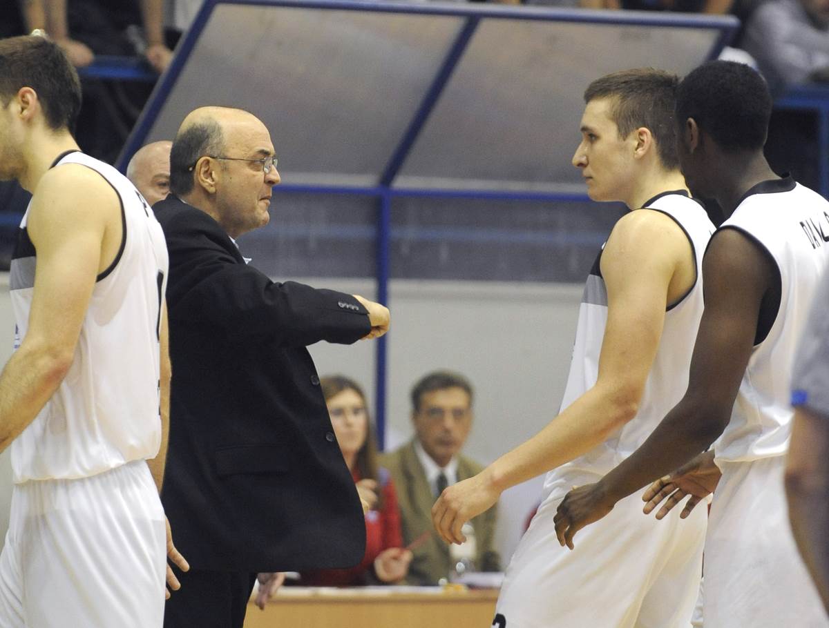 Duško Vujošević davi Bogdana Bogdanovića