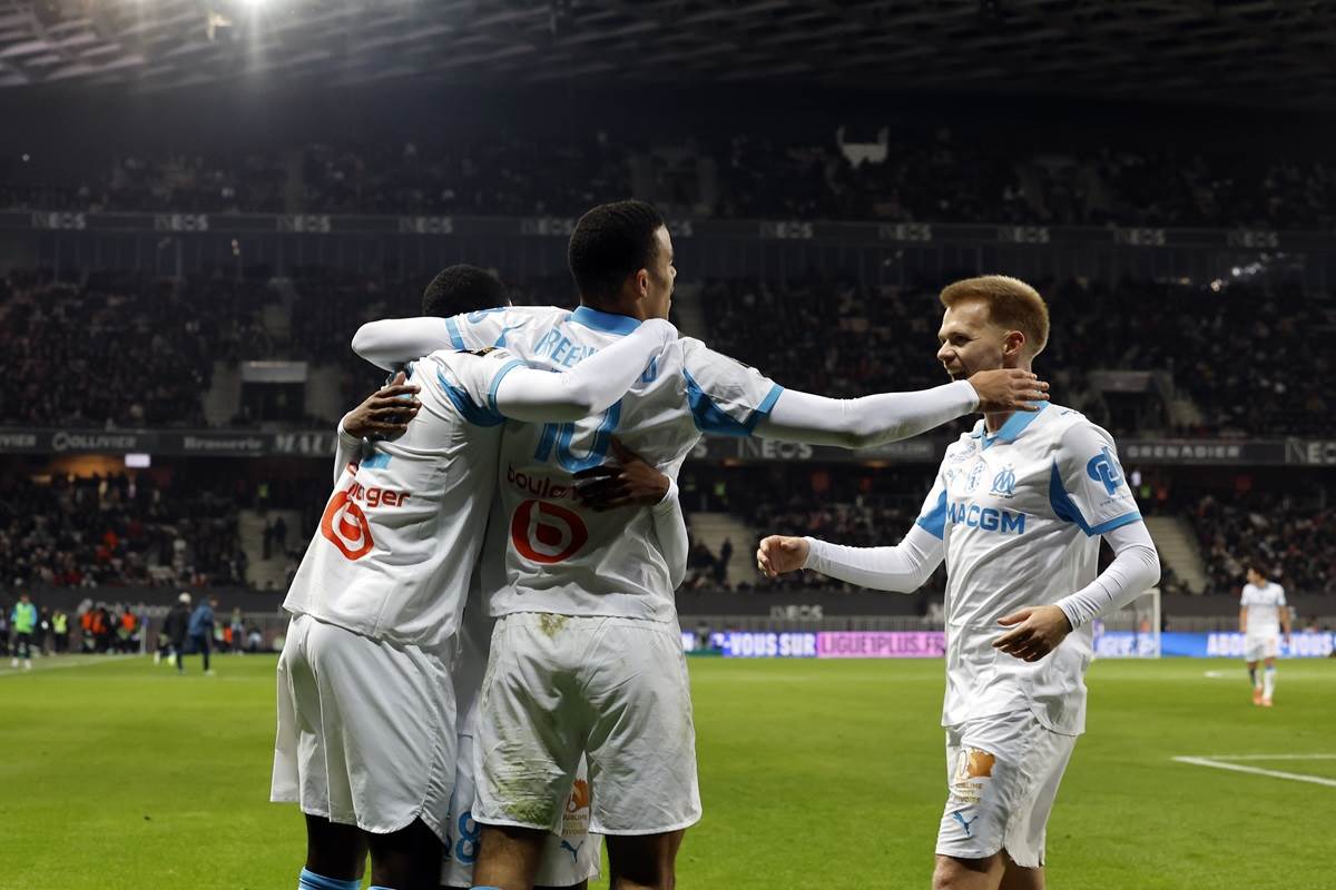 Mejson Grinvud slavi sa saigračima u Marseju