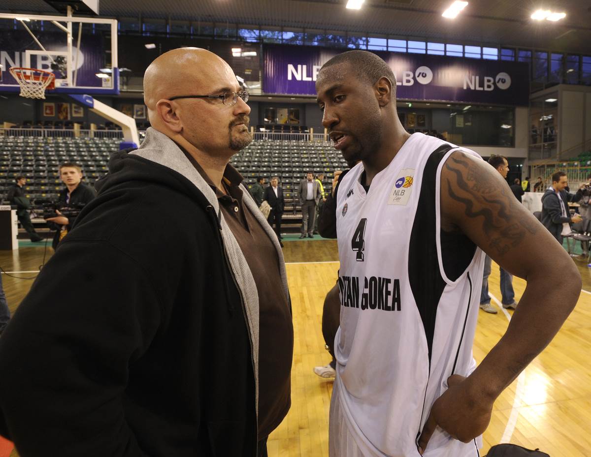 Milt Palasio i Aleksandar Džikić razgovaraju na završnom turniru ABA lige