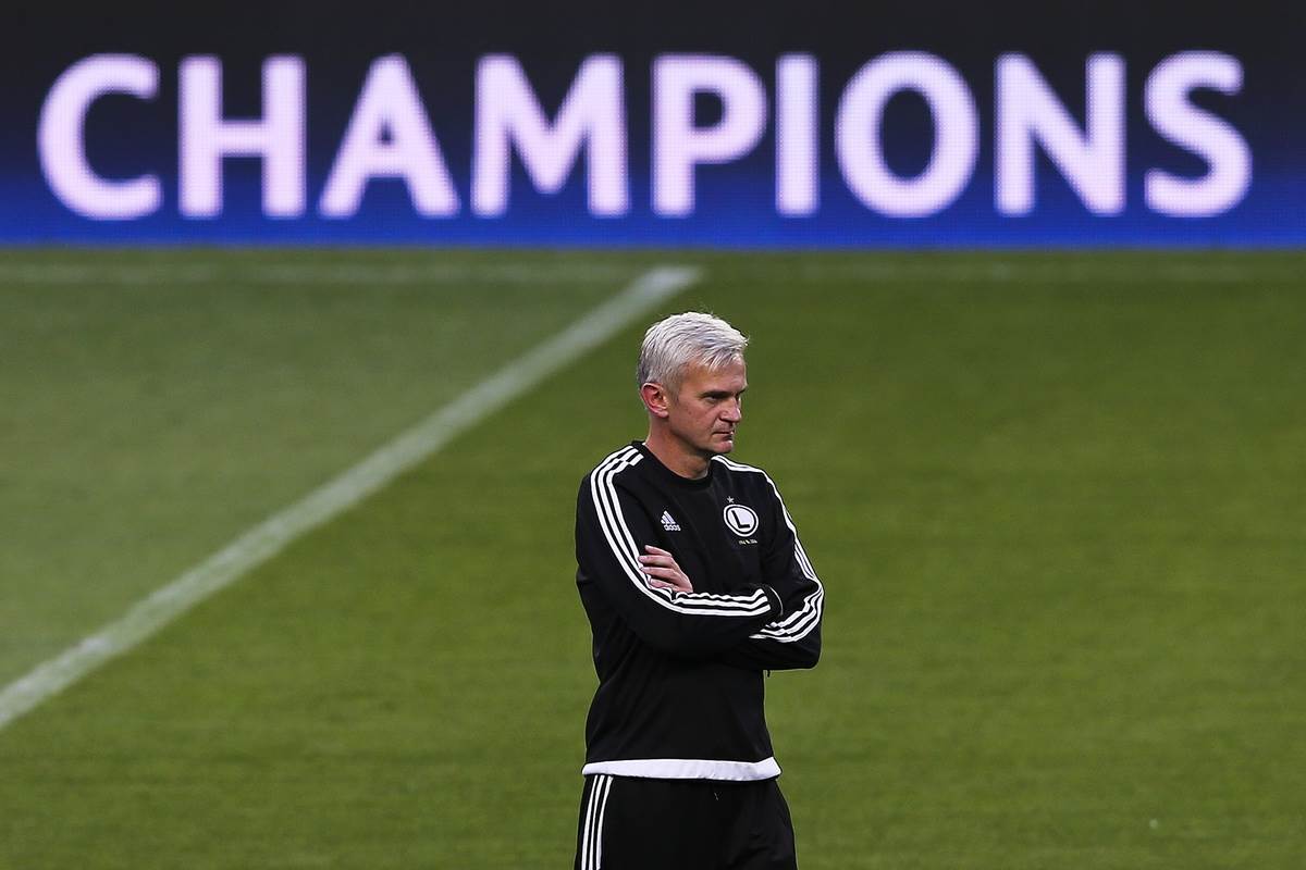 Jacek Magiera vodi trening Legije na stadionu Real Madrida