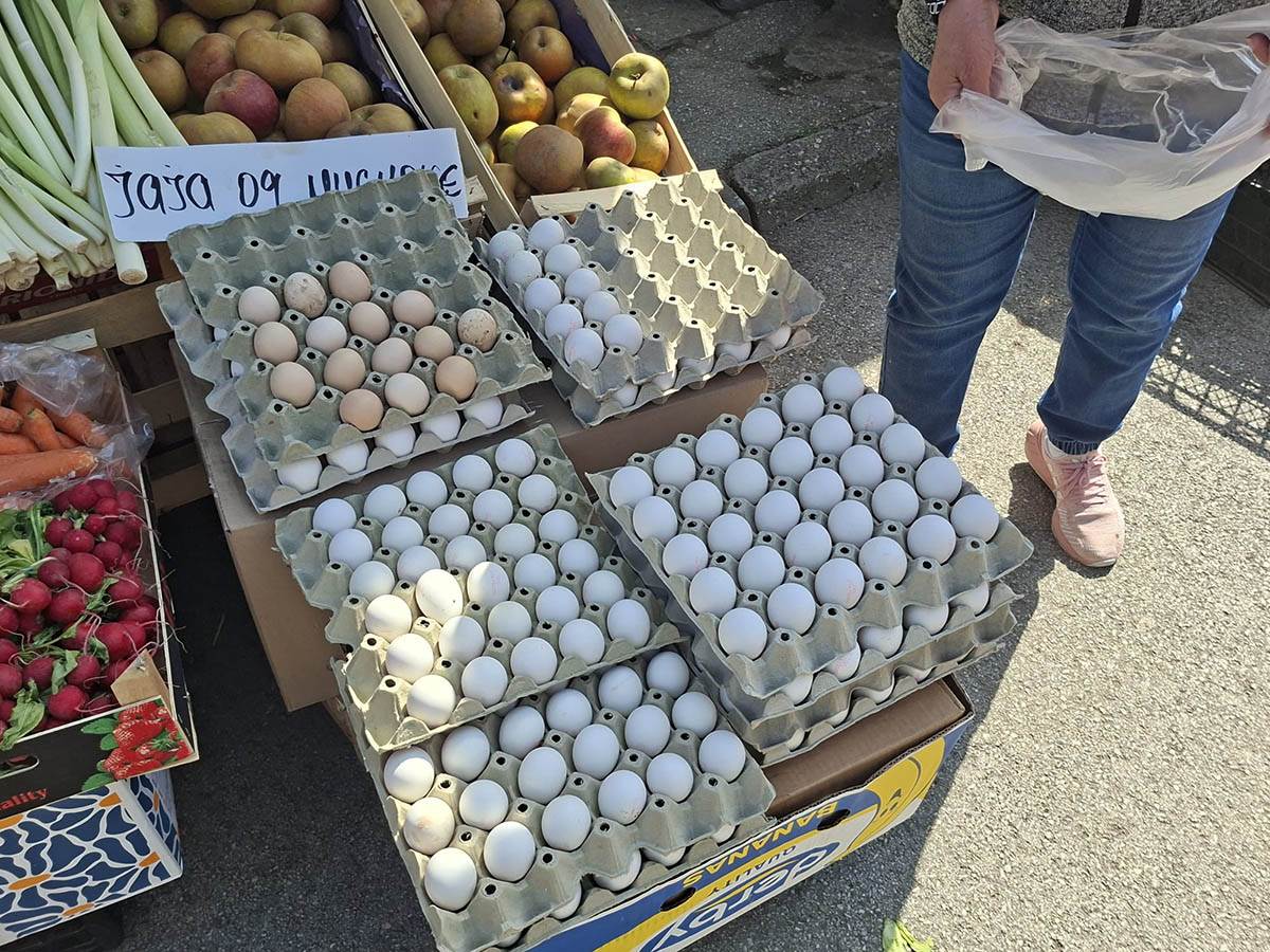 Domaća jaja ove godine se razgrabila na čačanskoj pijaci