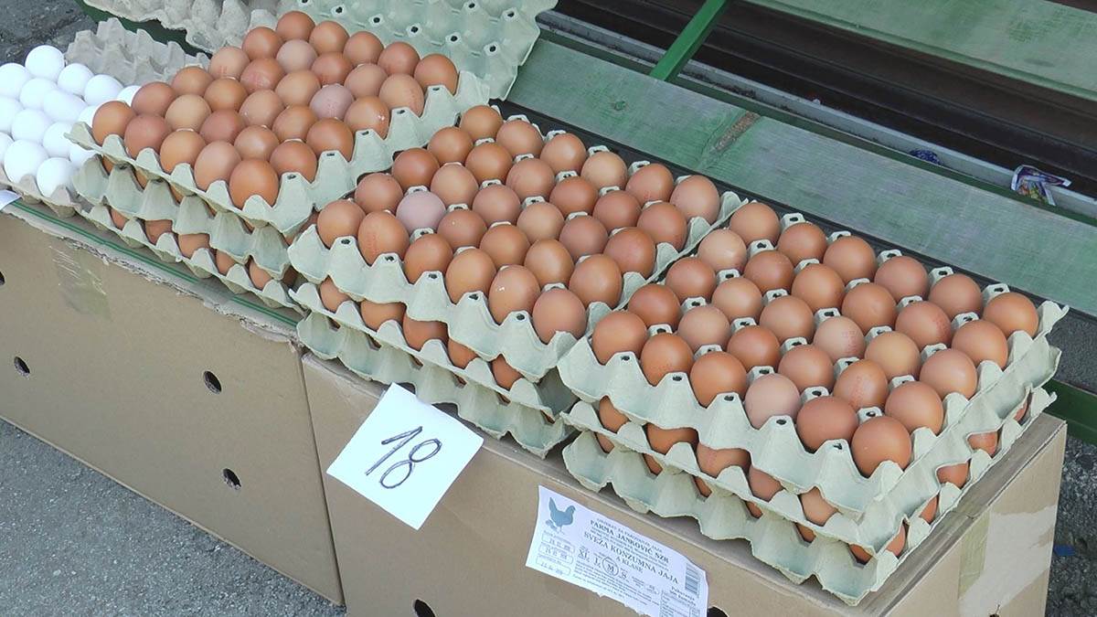 Domaća jaja ove godine se razgrabila na čačanskoj pijaci