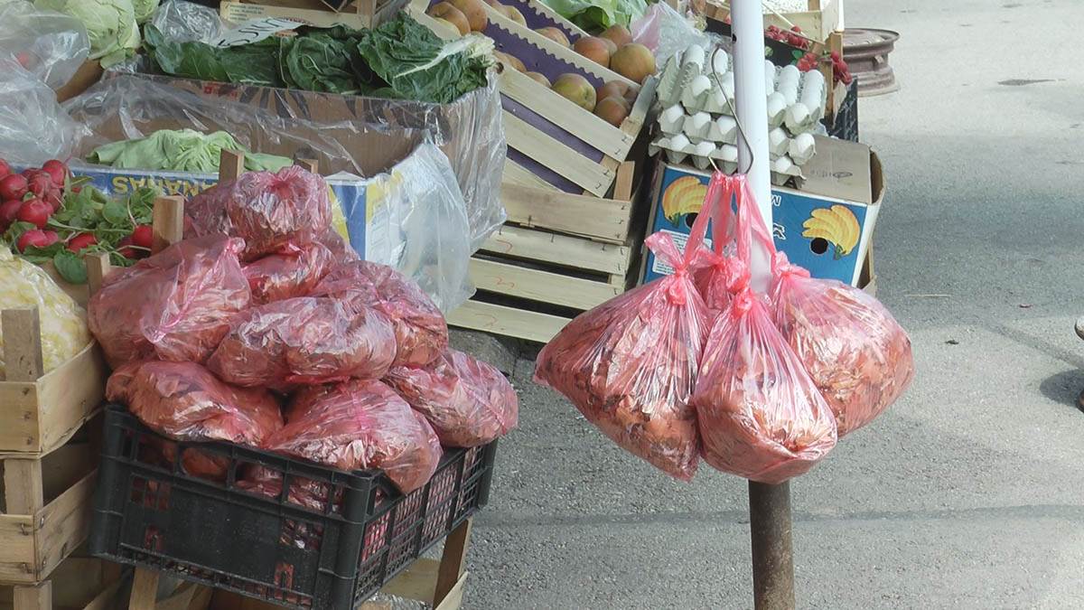 Domaća jaja ove godine se razgrabila na čačanskoj pijaci