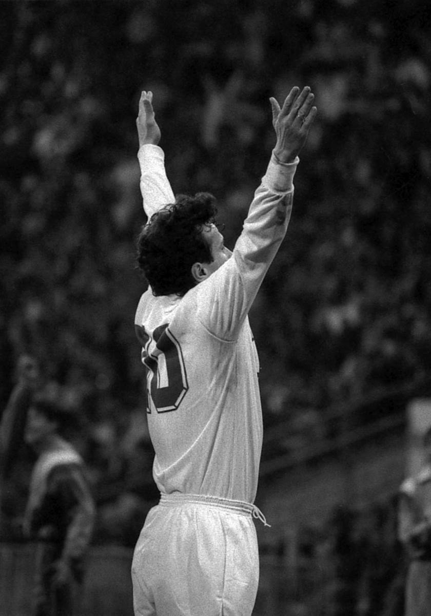 Dejan Savićević slavi gol na Bajern Zvezda