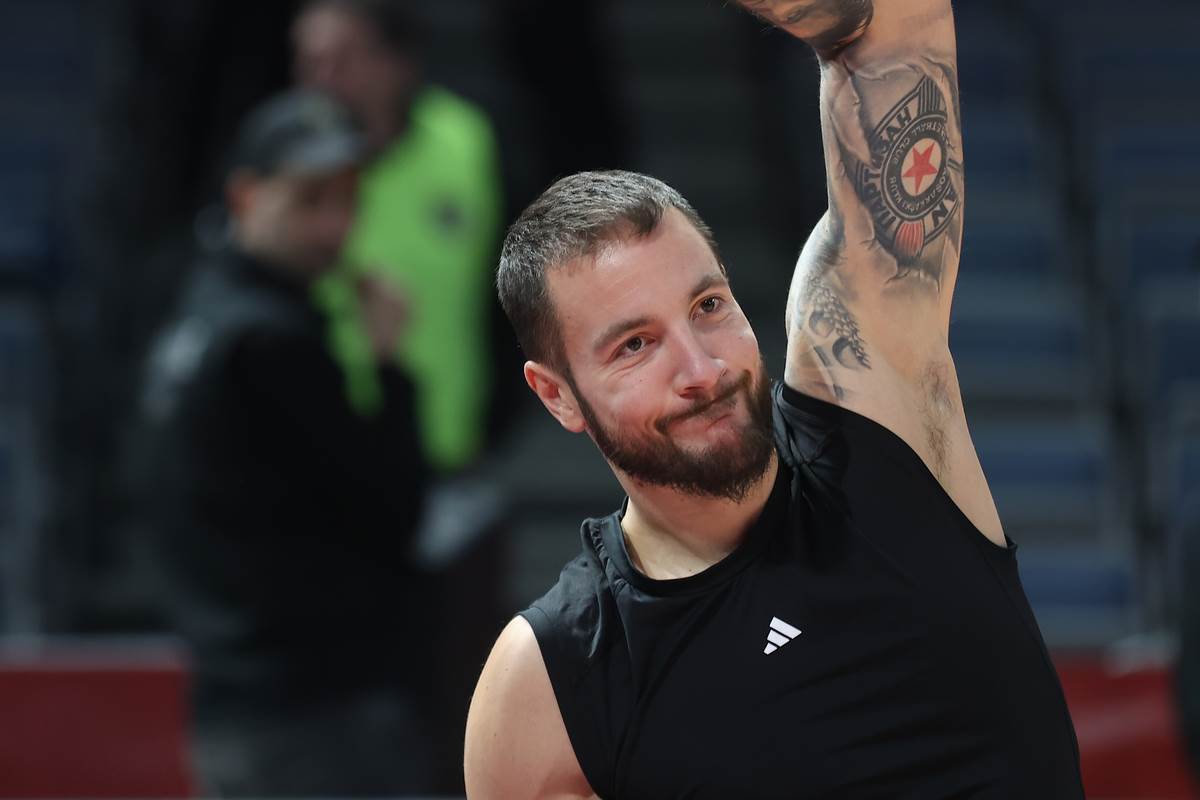 Žofri Lovernj na zagrevanju tokom meča Evrolige između Partizana i ASVEL-a