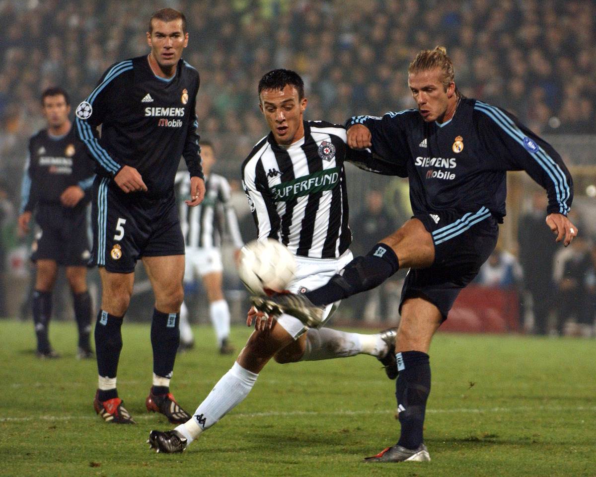 Zinedin Zidan sa Dejvidom Bekamom na utakmici Partizan Real