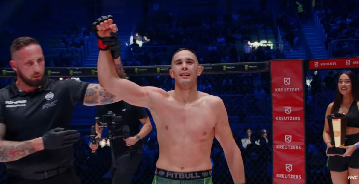 Vuk Lekić slavi pobedu protiv Saša Klinca na FNC 29 u Ljubljani