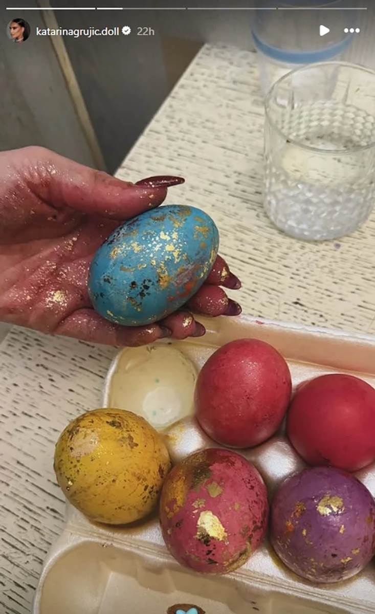 kako su poznati ofarbali jaja (13).jpg