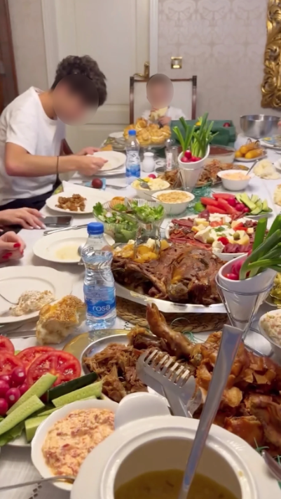 Cecina vaskršnja trpeza (2).png