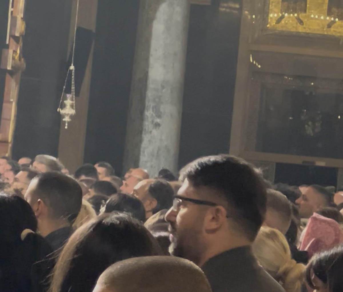 Estrada se pričestila na Vaskrs (2).jpg