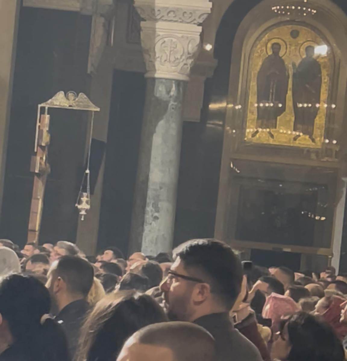 Estrada se pričestila na Vaskrs (8).jpg