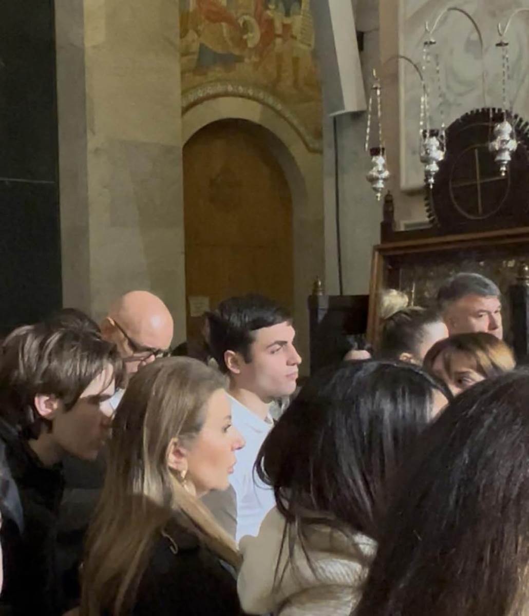 Estrada se pričestila na Vaskrs (13).jpg