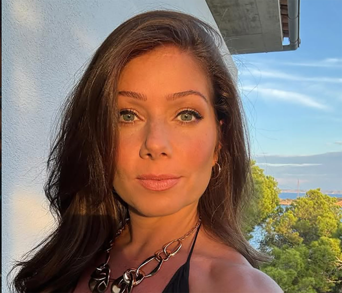 Niki Sanderson (14).png