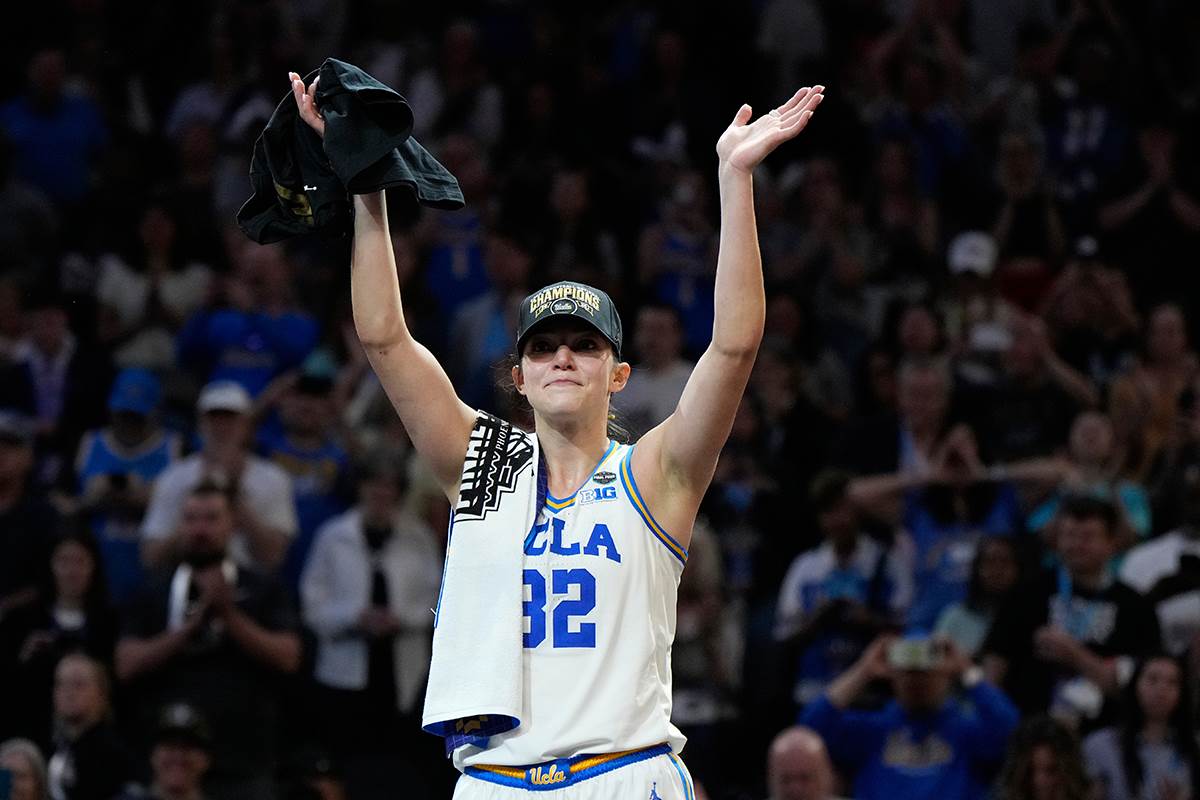 Anđela Dugalić u opremi UCLA