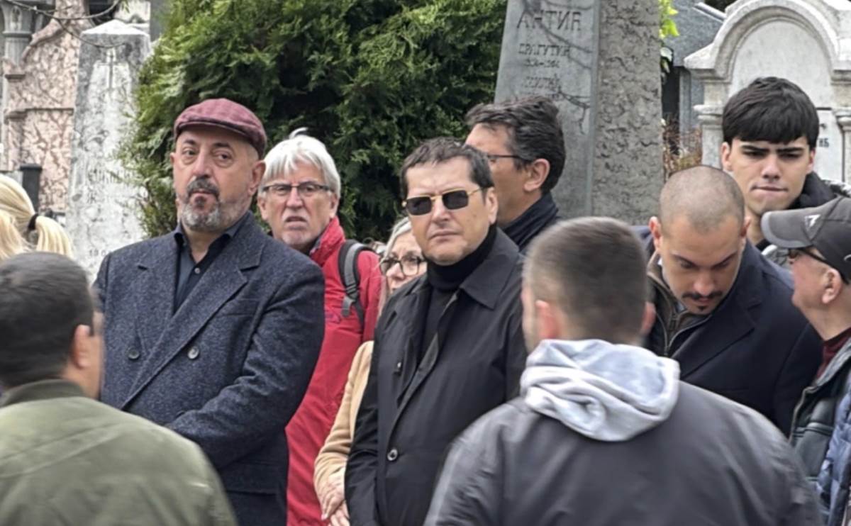 Aco Pejović na sahrani Vujoševića