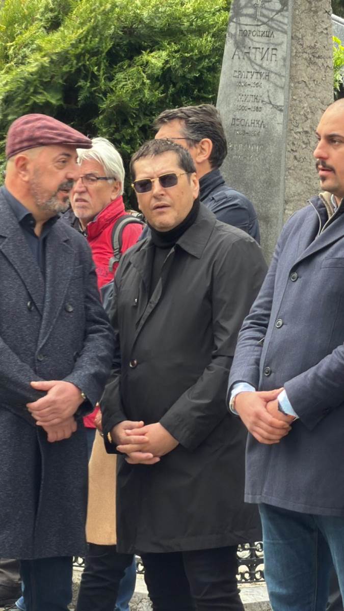 Aco Pejovic stigao na sahranu Duška Vujoševića (2).jpeg