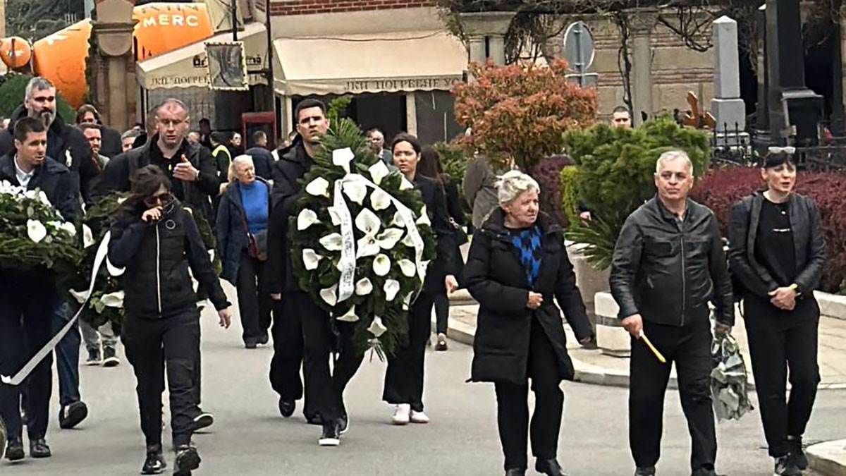 Vanja Marinković stigao na sahranu Duška Vujoševića i Slavko Vranjes (4).jpg