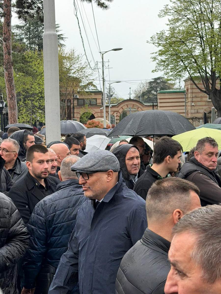 Saša Đorđević stigao na sahranu Dućka Vujoševića (2).jpg