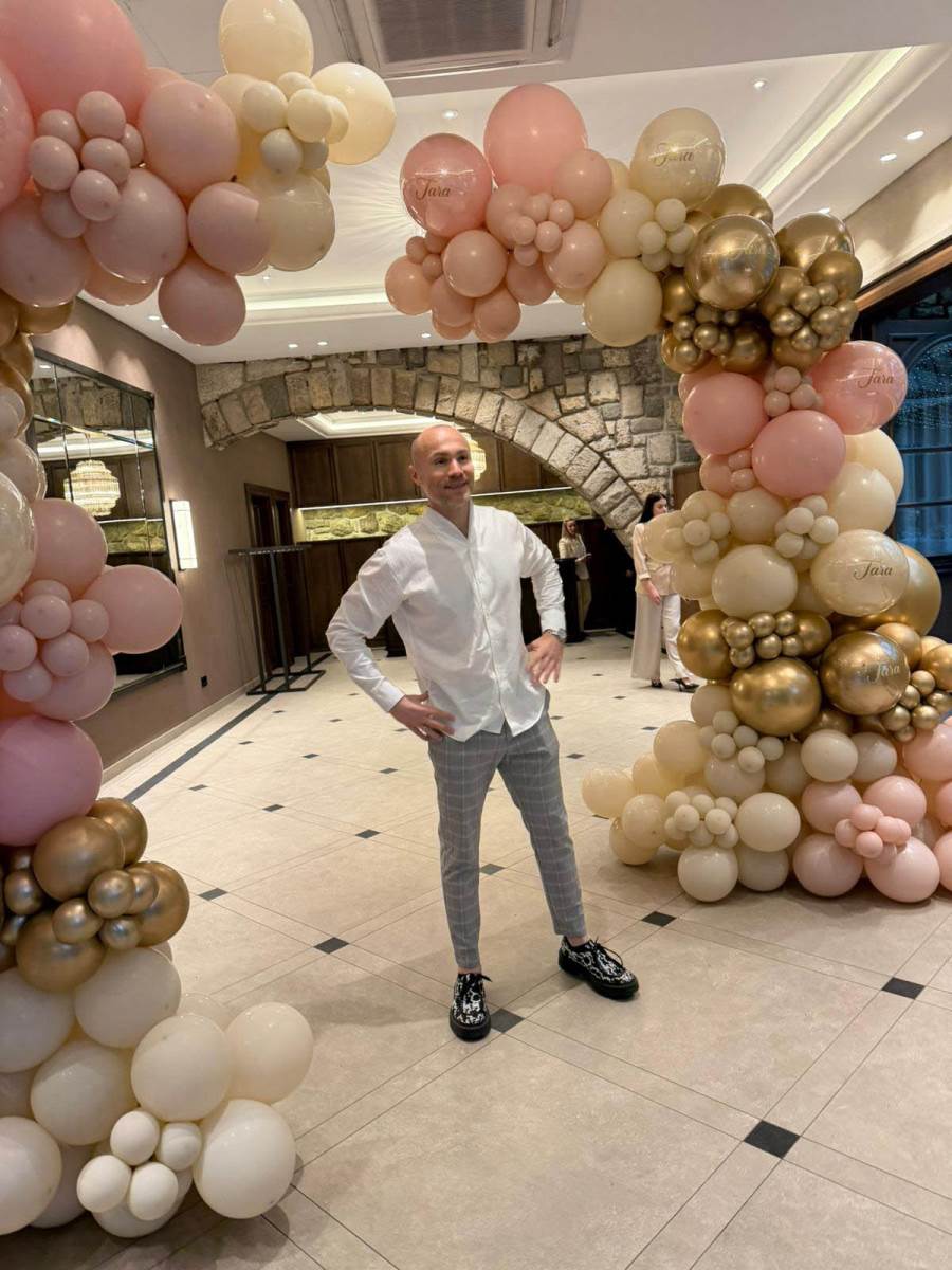 Snimili smo kako izgleda dekoracija tik pred pocetak slavlja (1).jpg